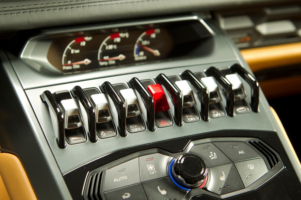 Name:  2015-Lamborghini-Huracan-toggle-switches.jpg
Views: 10176
Size:  155.4 KB