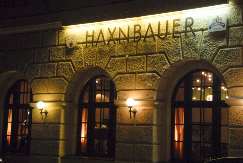 Name:  Haxnbauer im Scholastikahaus .jpg
Views: 12111
Size:  412.3 KB