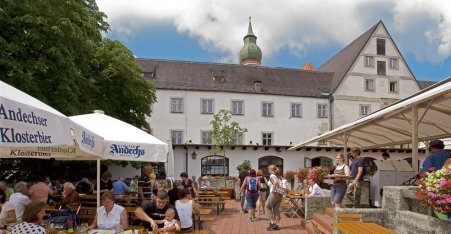 Name:  Kloster Andrechs  10_by_andechs_kloster_biergarten_roland_rossner_3_452x.jpg
Views: 13899
Size:  33.9 KB