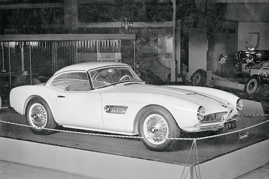 Name:  bmw   507   07BMW507V8mitHardtopAufBMWStandIAA1955QuelleBMW.jpg
Views: 4508
Size:  167.9 KB