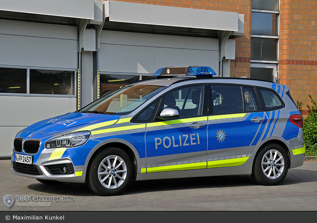 Name:  polizei  399140-large.jpg
Views: 8360
Size:  366.3 KB