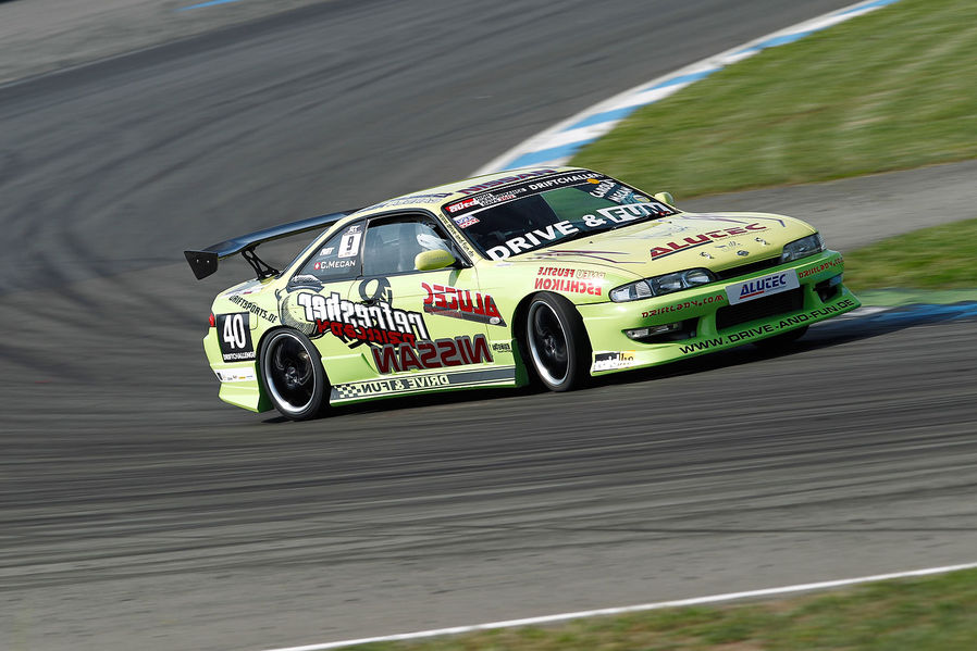 Name:  Carola-Mecan-Drifter40DriftChallenge-High-Performance-Days-2012-Hockenheimring-19-fotoshowImageN.jpg
Views: 2513
Size:  99.3 KB