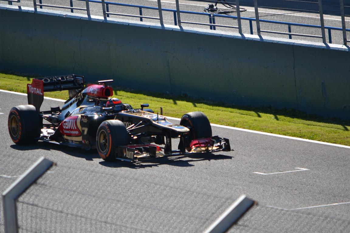 Name:  F1 Testing 2013 067 - Copy.JPG
Views: 1497
Size:  182.8 KB