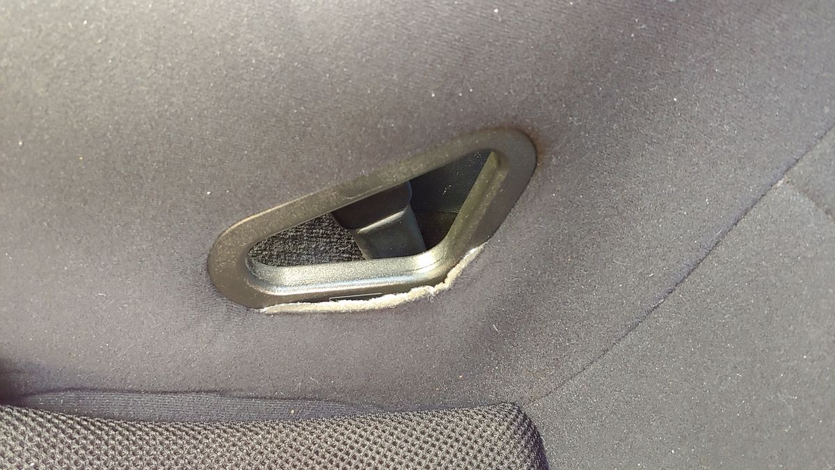 Name:  driver seat right hole.jpg
Views: 1488
Size:  186.9 KB
