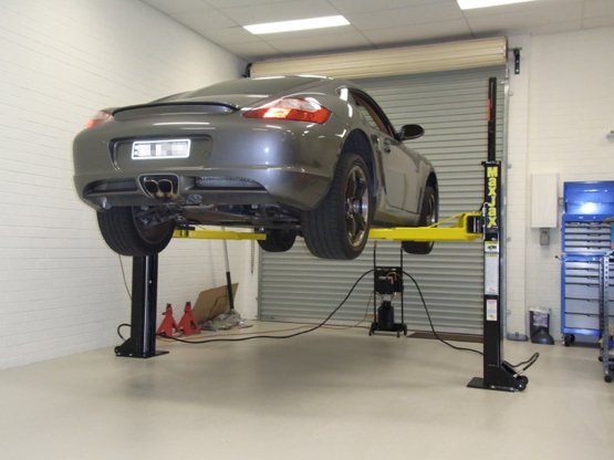 Name:  MaxJax-Car-Lift-On-Sale-Porsche-Brake-Replace-Photo-Gallery-3.JPG
Views: 1068
Size:  36.7 KB